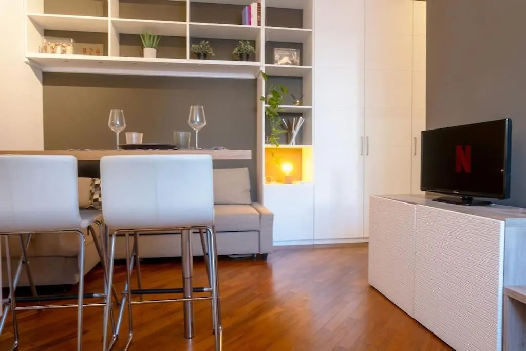 - 10 Min Duomo- M3 - Urban Retreat Apartment Milan