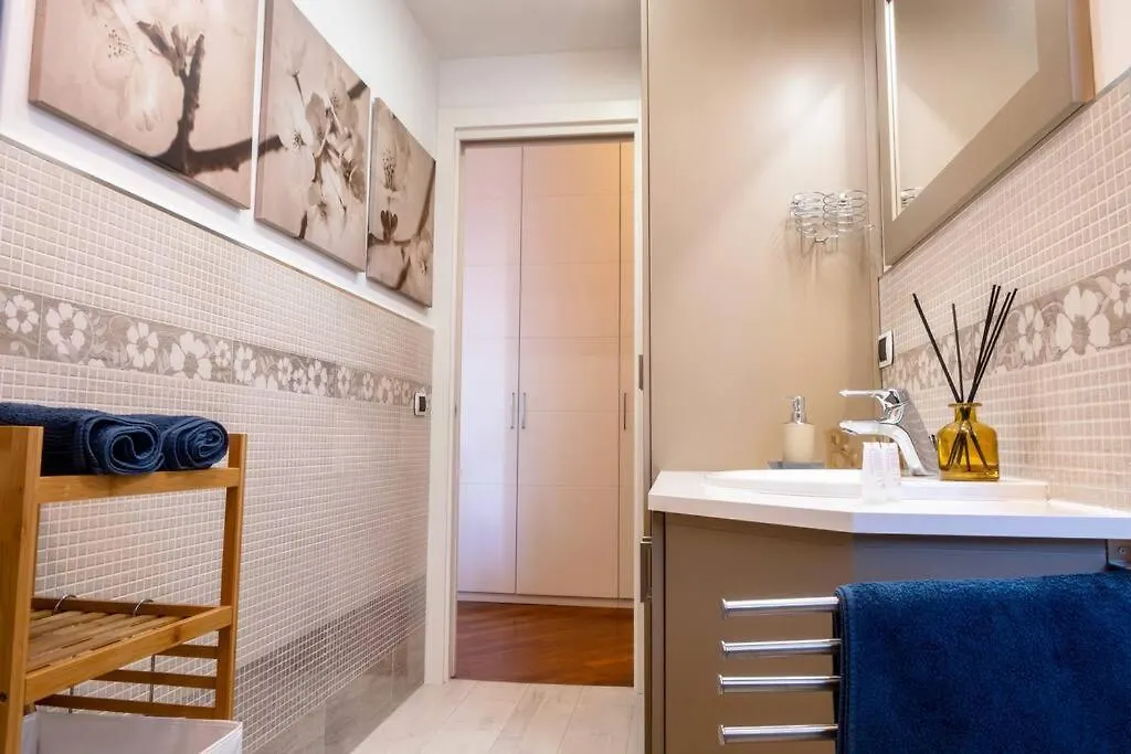 - 10 Min Duomo- M3 - Urban Retreat Apartment Milan 0*,